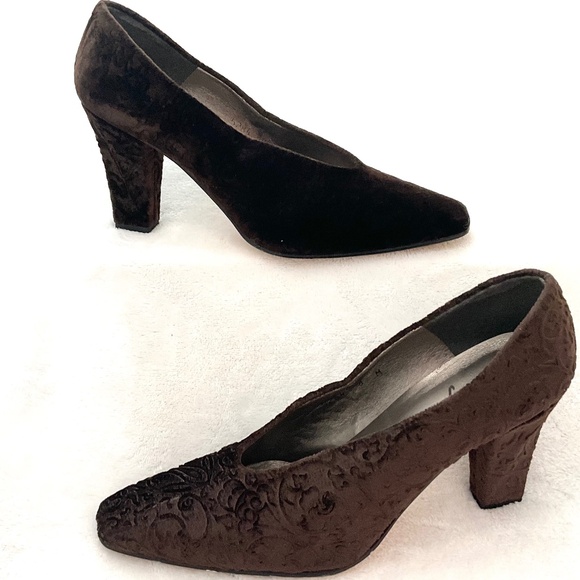 BROWN MARGARET J VINTAGE FLORAL VELVET BLOCK HEEL PUMPS SZIE 8 - Picture 3 of 14